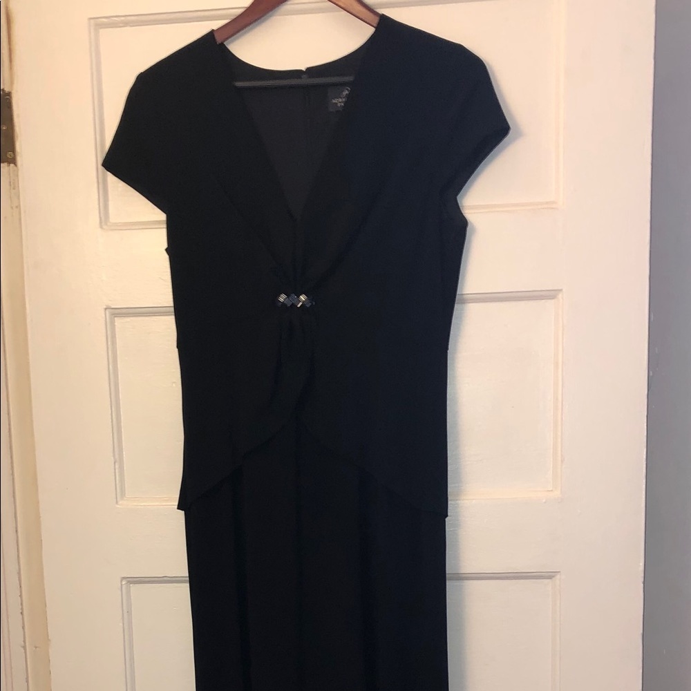 Adrianna Papell black formal gown size 8